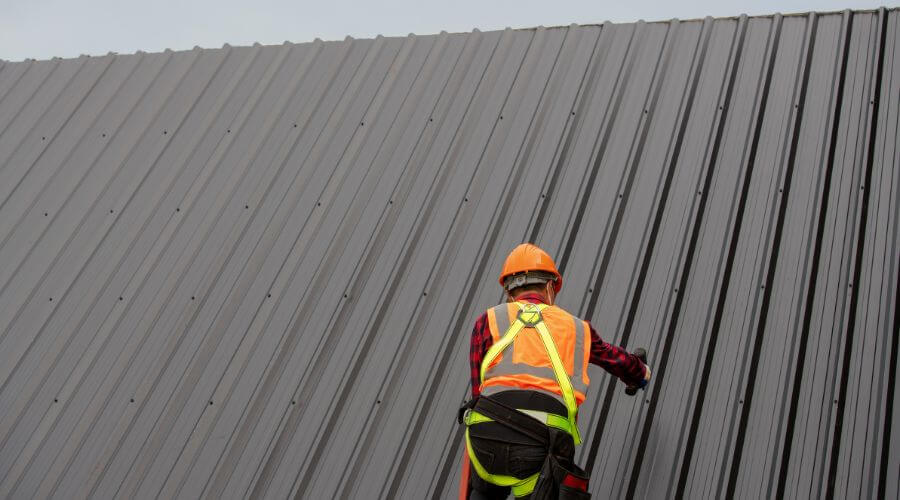 Professional gutter cleaning in Swea City, IA